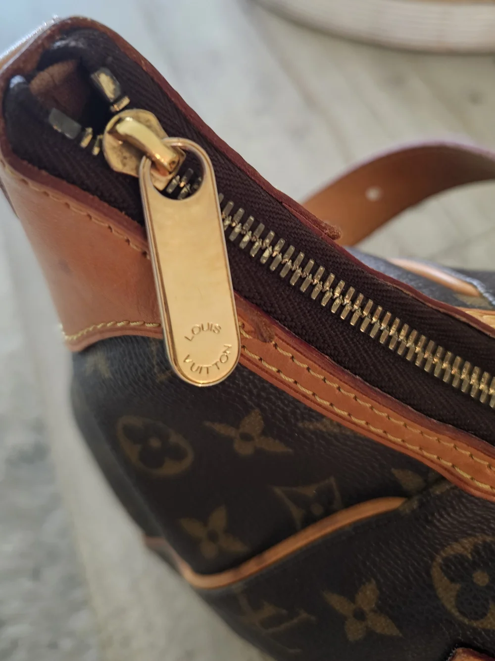 Louis Vuitton Thames GM Brown Monogram Canvas Hobo Bag